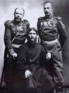 Rasputín con generales del ejercito imperial